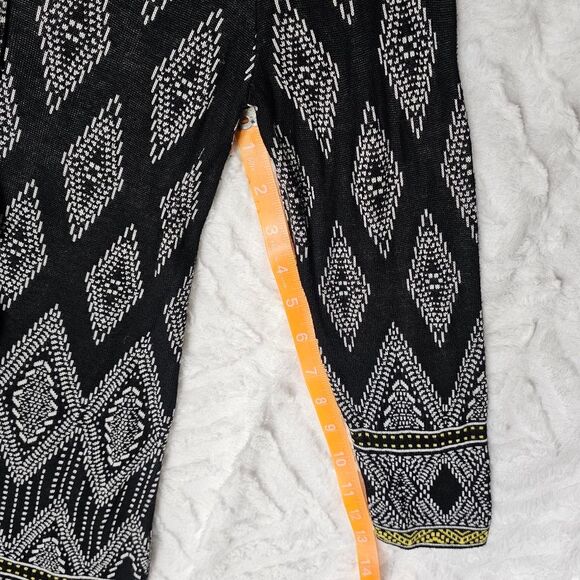 Ruby Rd. Size M Lightweight Knit Tunic Sweater Ikat Print Black and White Ladies - Picture 9 of 9